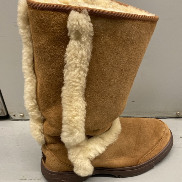 SUNBURST UGGS, Size 8, Great condition outside the repaired rip that was fixed. - Picture 6 of 15